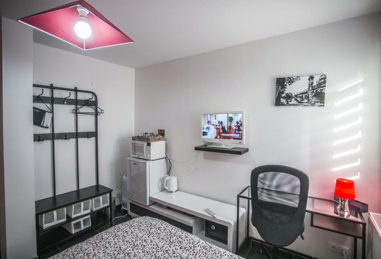 Les Tresors De Lizzie Hotel Coutras Екстериор снимка