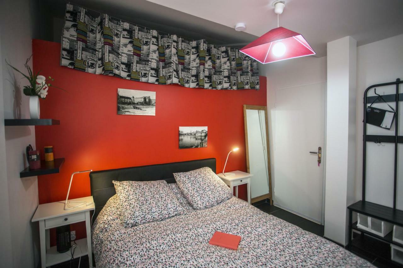 Les Tresors De Lizzie Hotel Coutras Екстериор снимка